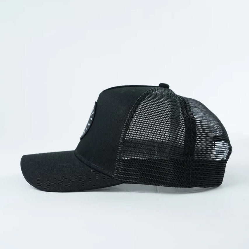 Trucker Hat in Black / Black